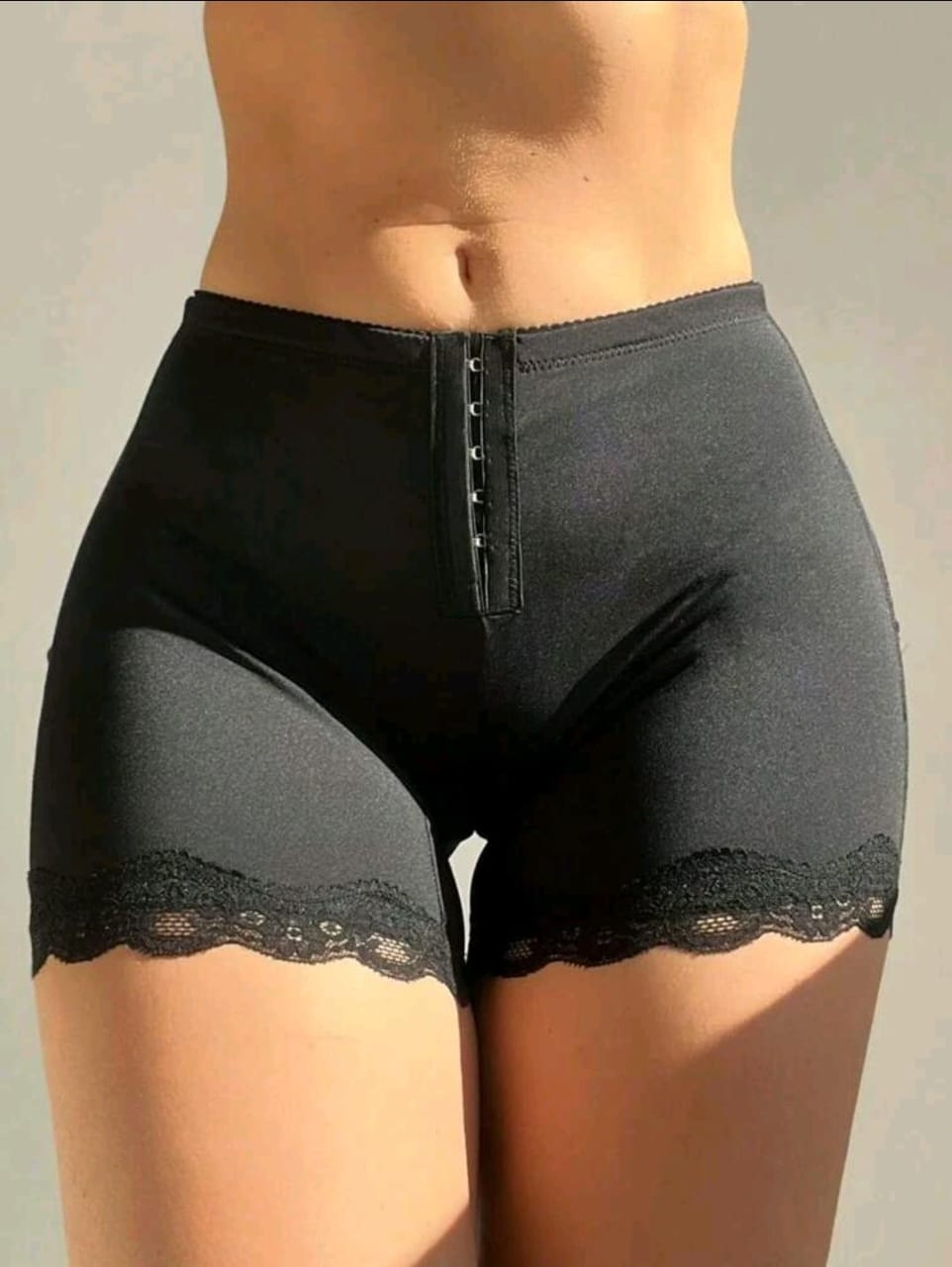 Panty Moldeador Unicolor con Abertura